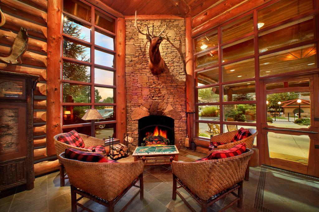 Bearskin Lodge On The River 蓋特林堡 外观 照片
