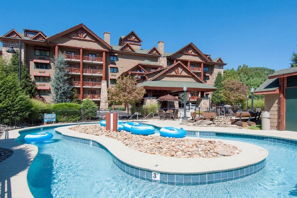 Bearskin Lodge On The River 蓋特林堡 外观 照片