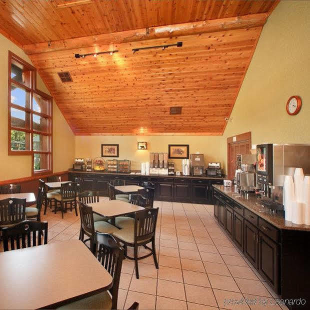 Bearskin Lodge On The River 蓋特林堡 餐厅 照片