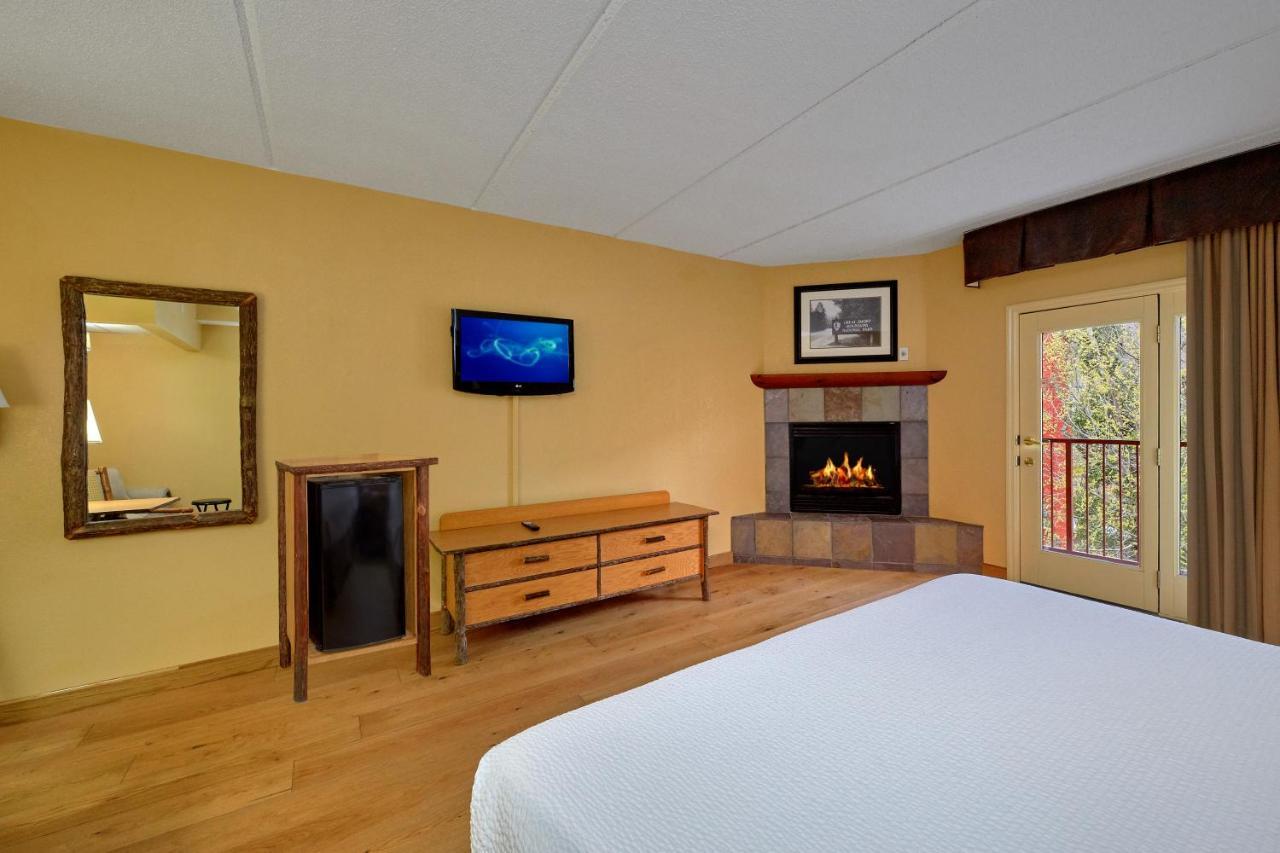 Bearskin Lodge On The River 蓋特林堡 外观 照片