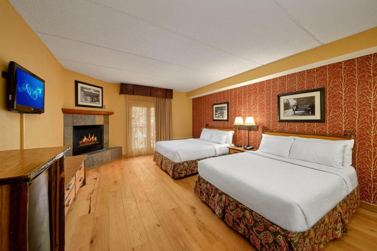 Bearskin Lodge On The River 蓋特林堡 外观 照片